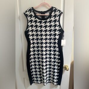 Calvin Klein Size XL Black and White Sleeveless
Houndstooth Sweater Dress